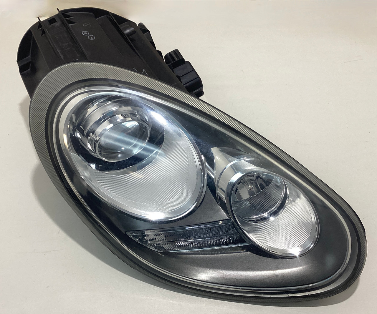 2009-2012 Porsche 987 Boxster / Cayman Passenger Headlight / Halogen *DAMAGE* / BC026
