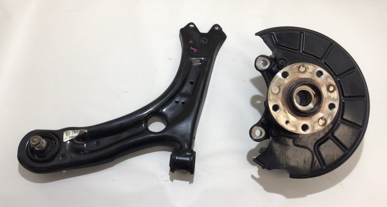 2012-2019 Volkswagen Beetle Driver Front Knee w/ Control Arm Hub / 87k / VB001