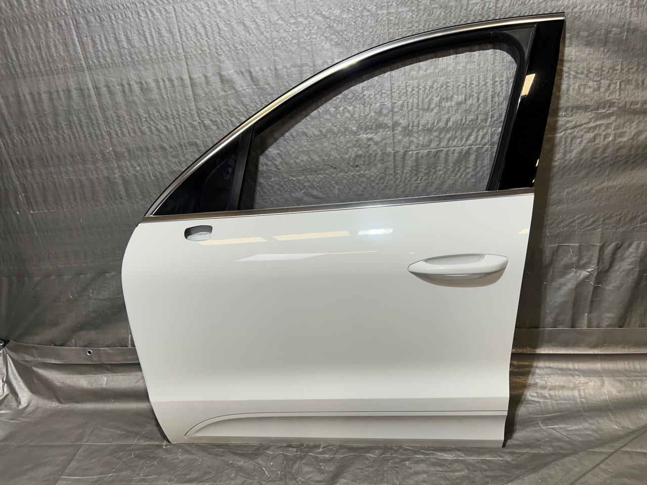 2015-2020 Porsche Macan Driver Front Door Assembly / White PM006