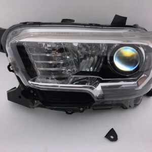 2016-2019 Toyota Tacoma SR5 OEM Driver Side Headlight / Halogen / TC004