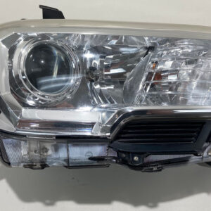 2016-2019 Toyota Tacoma SR5 OEM Passenger Side Headlight / Halogen / TC001