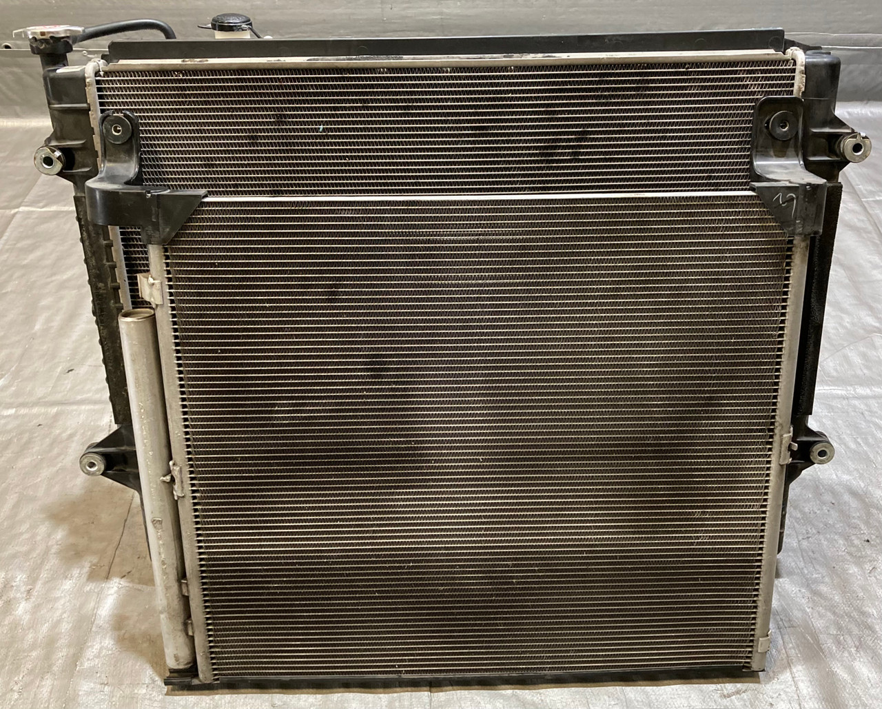 2016-2023 Toyota Tacoma 2.7 OEM Radiator / Condenser w/ Fan Shroud / Automatic / 99K TC002