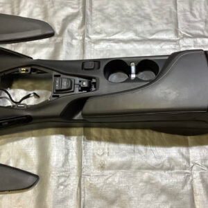 2016-2024 Chevrolet Camaro LT1 Center Console w/ Lid / Automatic / Black / CM002