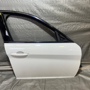 2017-2022 Alfa Romeo Giulia Passenger Front Door Assembly / Alfa White AG005