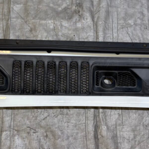 2018-2024 Jeep Wrangler JL / Gladiator JT OEM Wiper Cowl Trim Panel / Bright White JT004