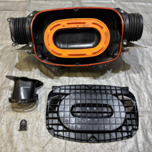 2020-2022 Chevrolet C8 Corvette Stingray 6.2l OEM Air Intake Air Cleaner Assembly / 51k *Broken Tab* C8002
