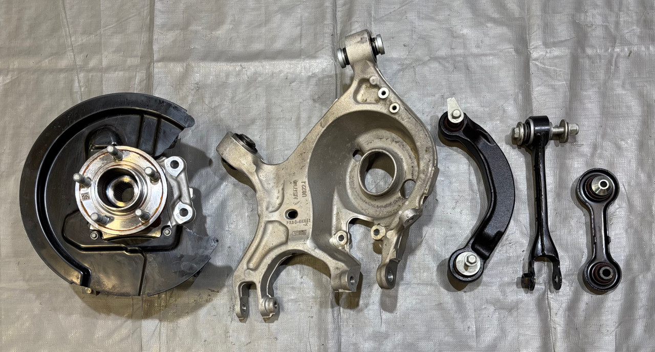 2024-2025 Ford Mustang GT S650 OEM Driver Rear Knee Spindle Hub w/ Control Arms / 3k Miles FM202